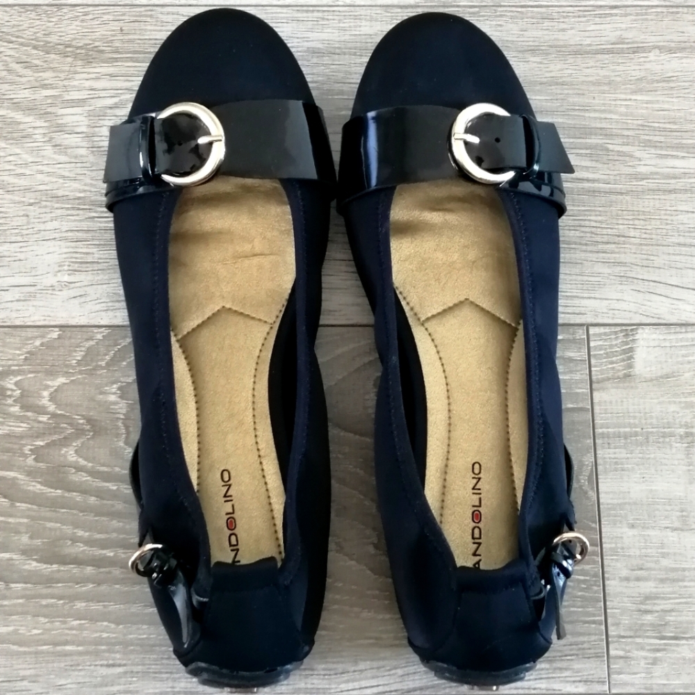 Bandolino black and gold flats